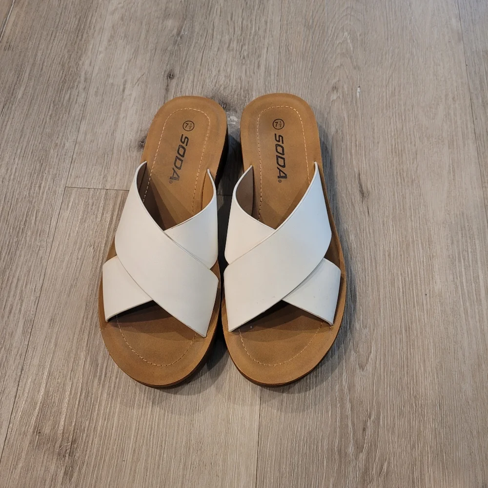 SODA Lucy Open Toe CrissCross Platform Sandals Size 7.5